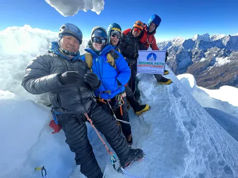 Cholatse Peak Climbing
