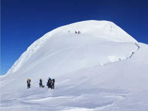 Which is Easier: Mera Peak or Island Peak?