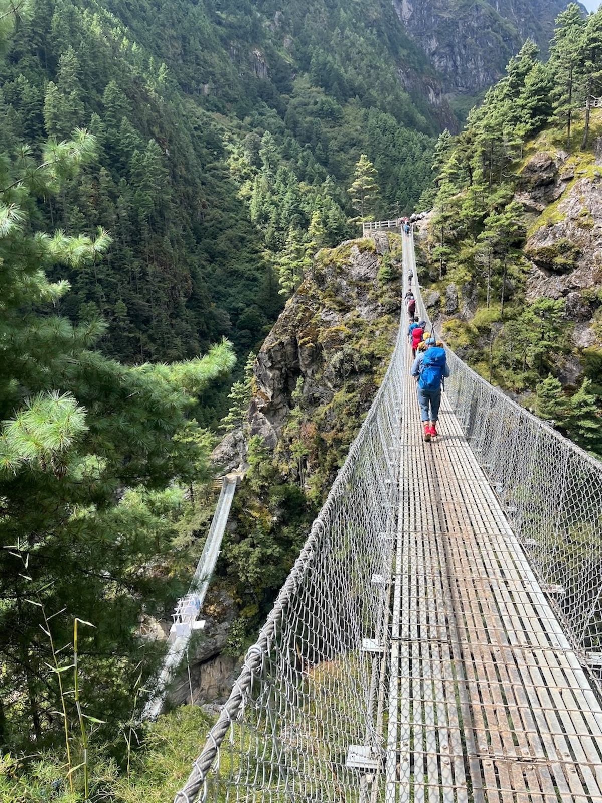 Hillary suspension bridge, on the way to Everest