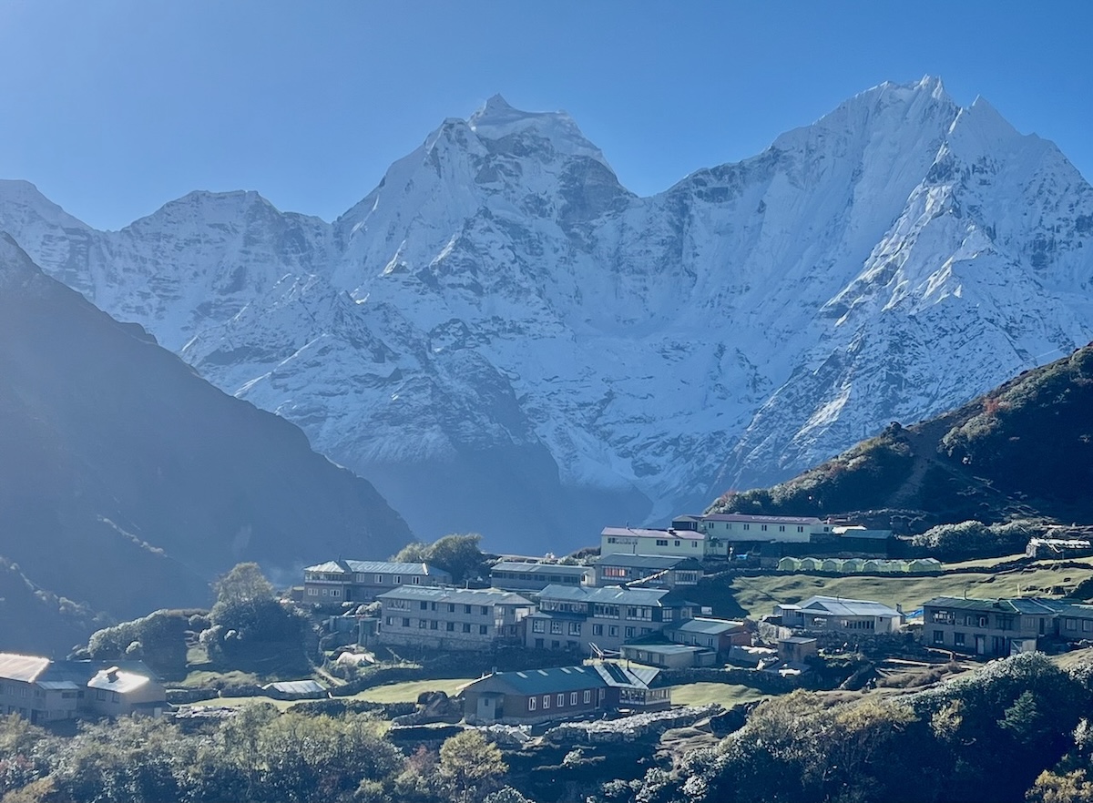 Dole village with background Thamserku and Khangteka