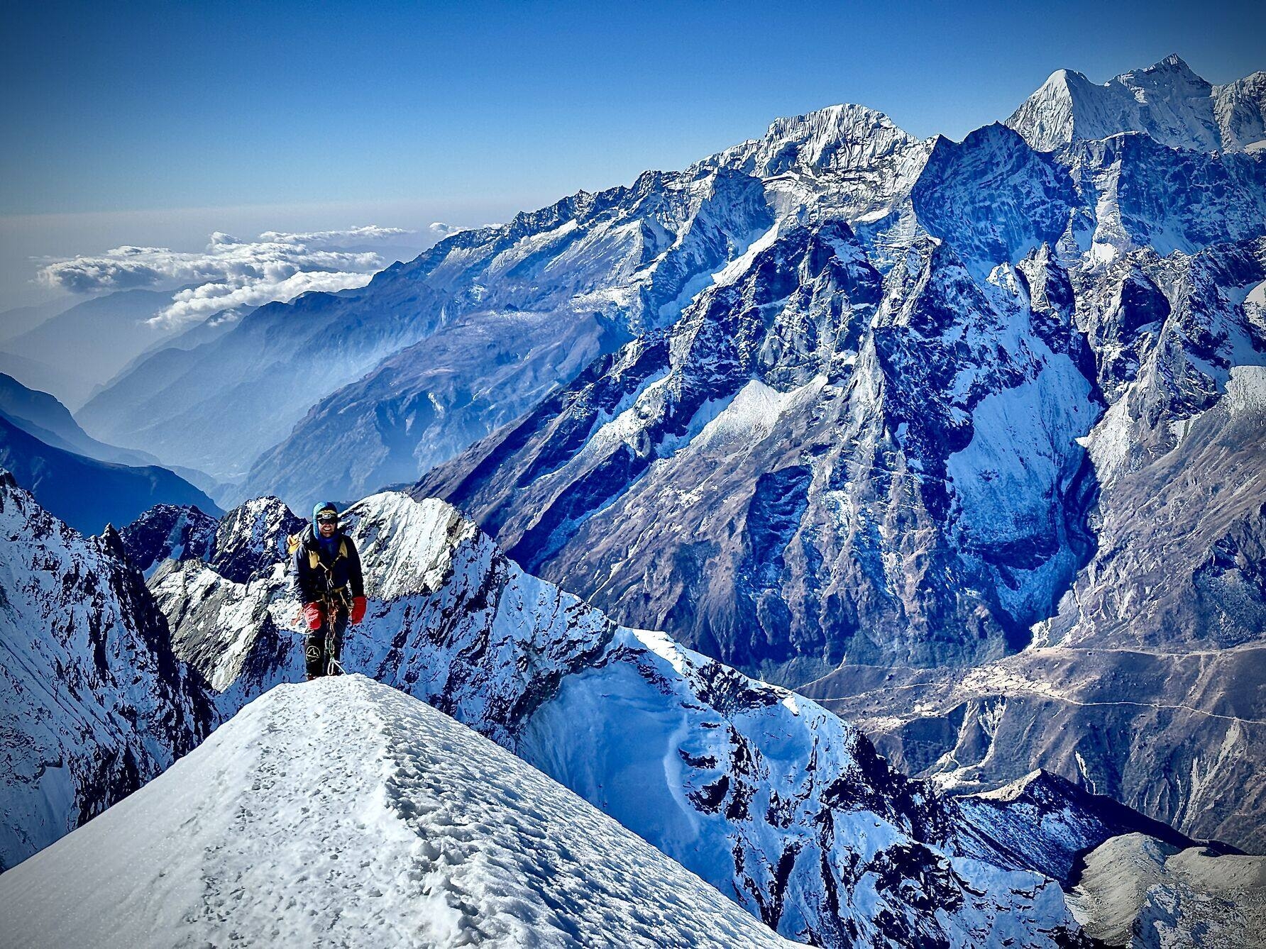 Cholatse Peak Climbing
