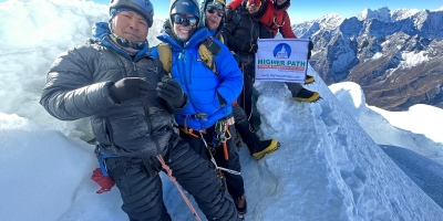 Cholatse Peak Climbing